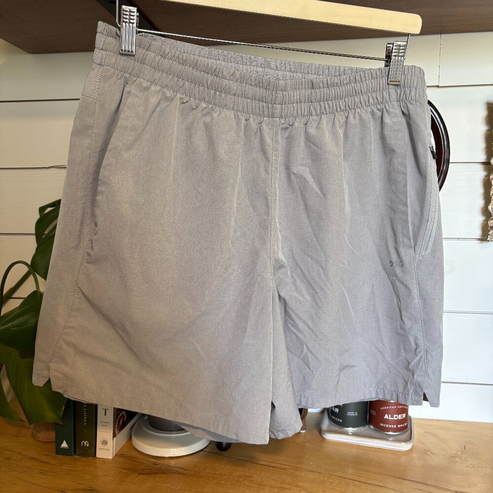 DSG lightweight performance shorts in a soft heather gray 🤍 Large